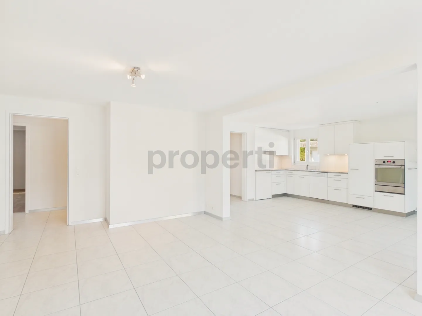Moderne 3.5-Zimmer-Wohnung mit grosszügigem Grundriss und sonnigem Aussenbereich in Utzigen - Foto 5 von 13