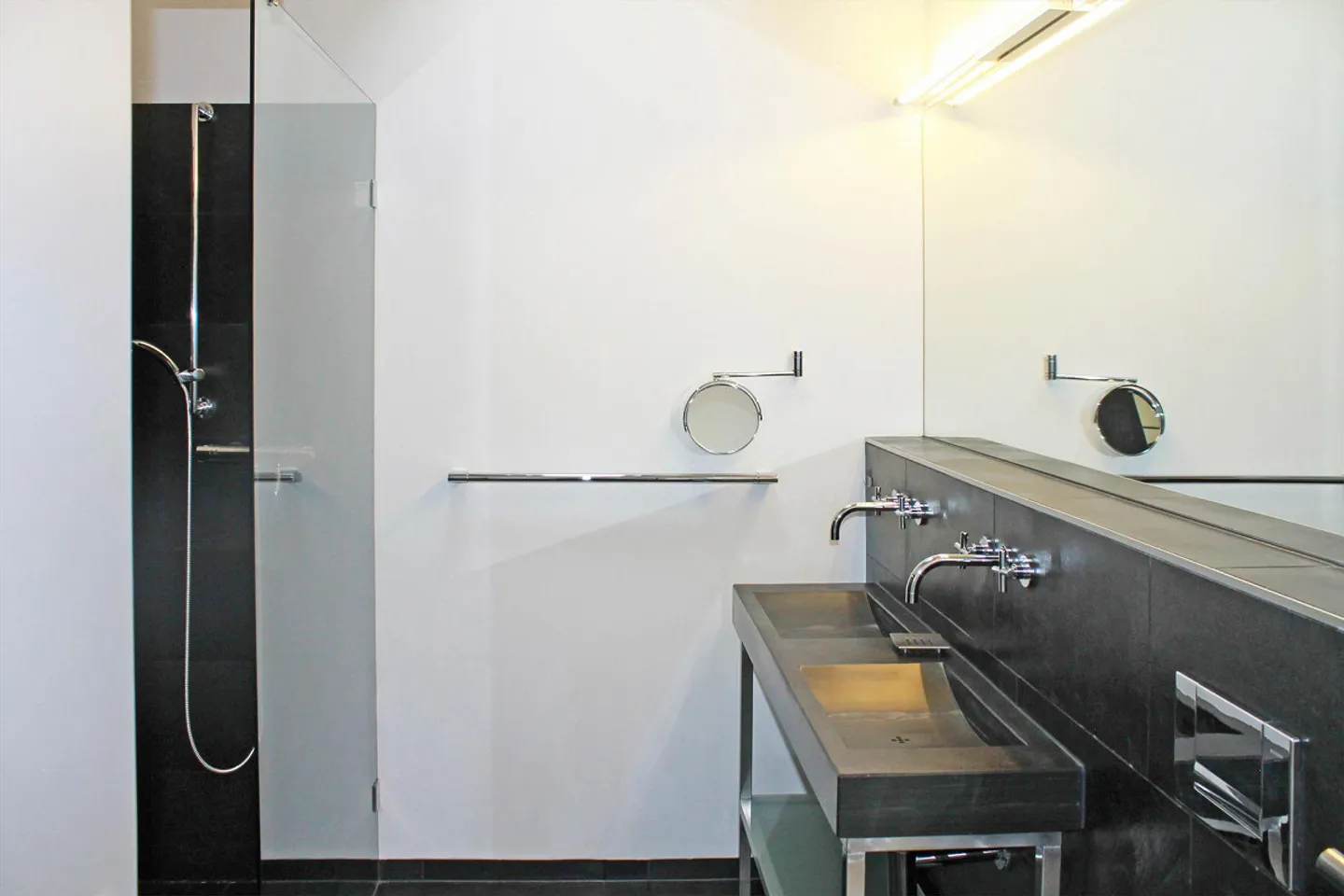 Appartement sous les toits exclusif de 4,5 pièces avec charme et standard de propriété - Photo 7 sur 10