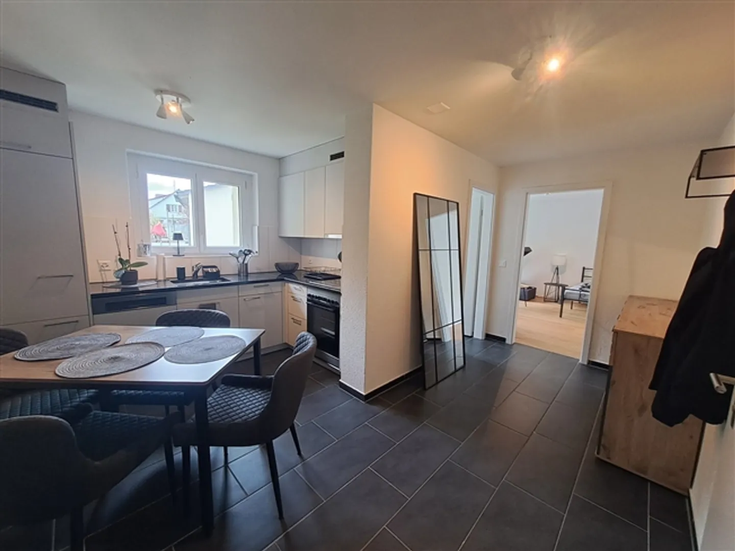 FOR A SINGLE PERSON IN ZURICH - DISTRICT 12 SCHWAMENDINGEN, FURNISHED, TEMPORARY - Photo 2 of 9