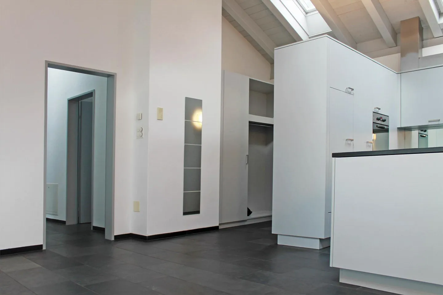 Appartement sous les toits exclusif de 4,5 pièces avec charme et standard de propriété - Photo 1 sur 10