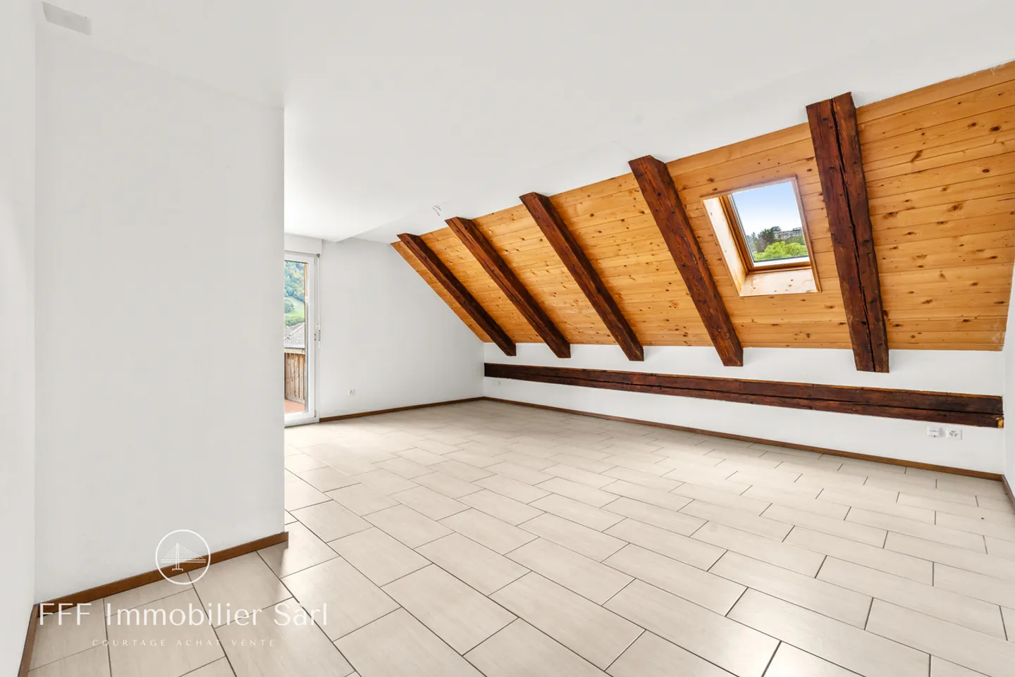 Charming Apartment with Castle View - Photo 8 of 16