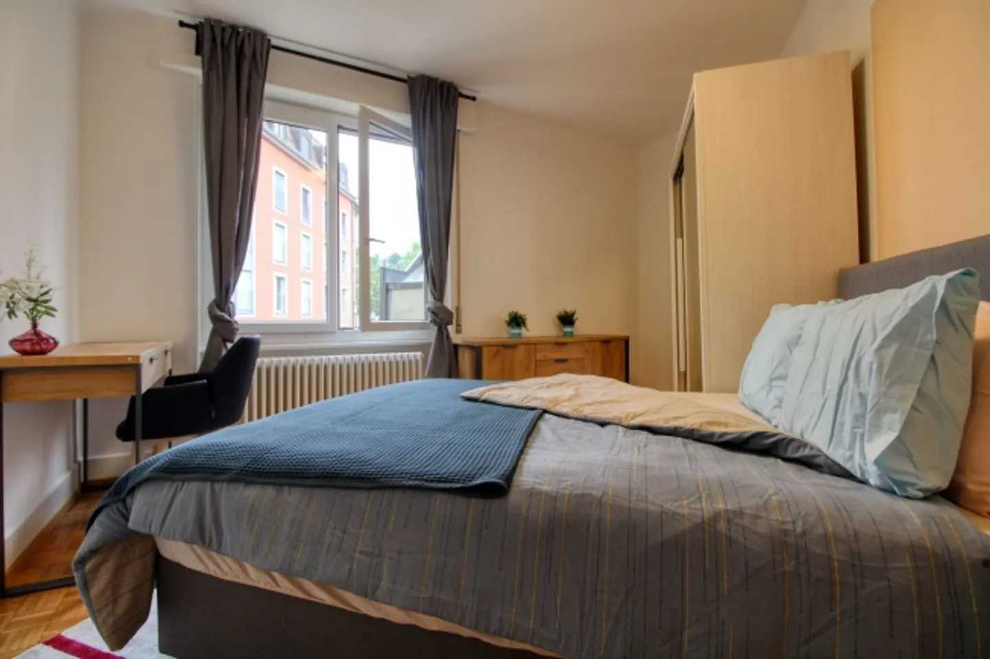 A real cocoon in the center of Lausanne - Photo 2 of 11