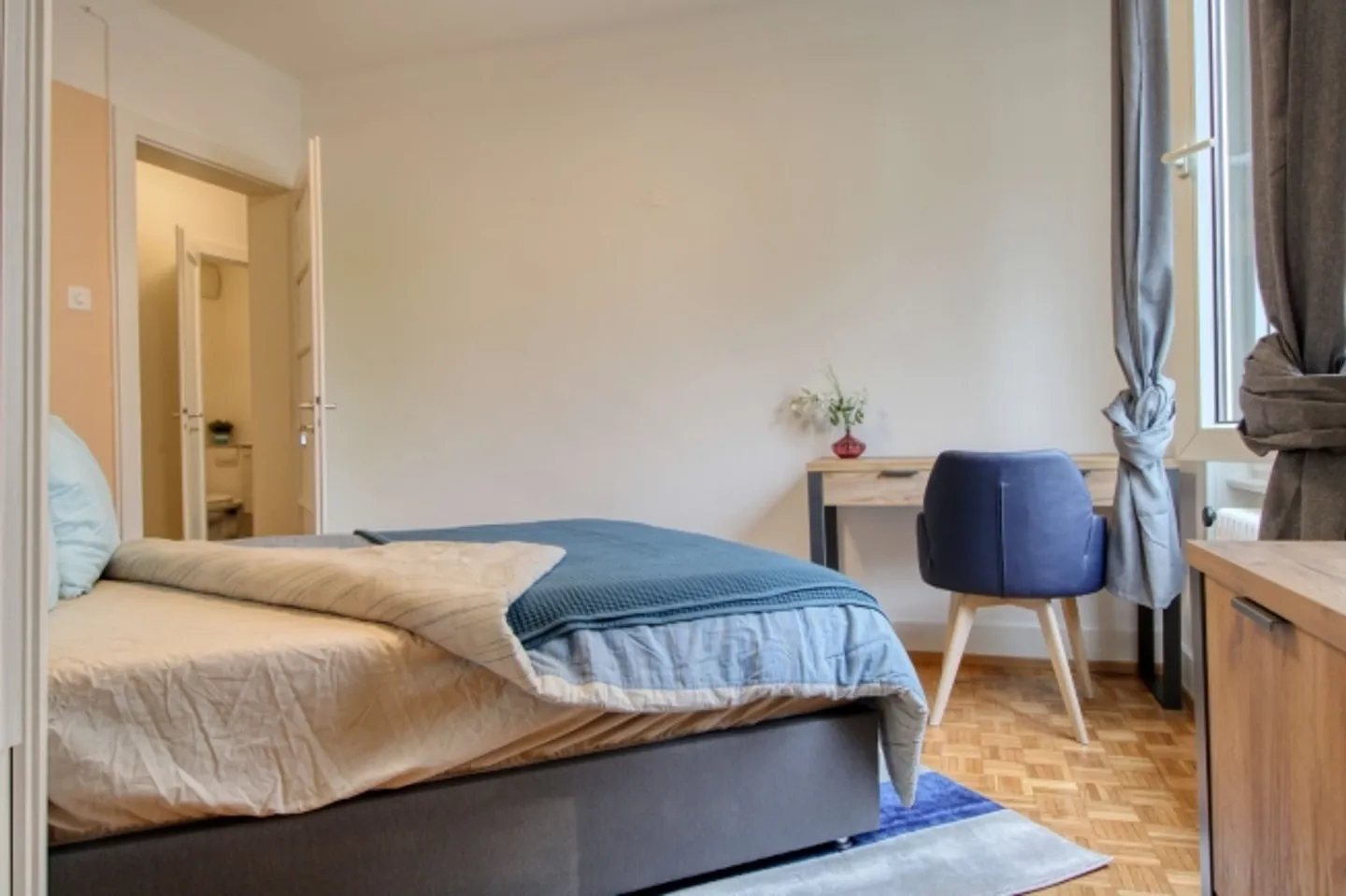 A real cocoon in the center of Lausanne - Photo 3 of 11