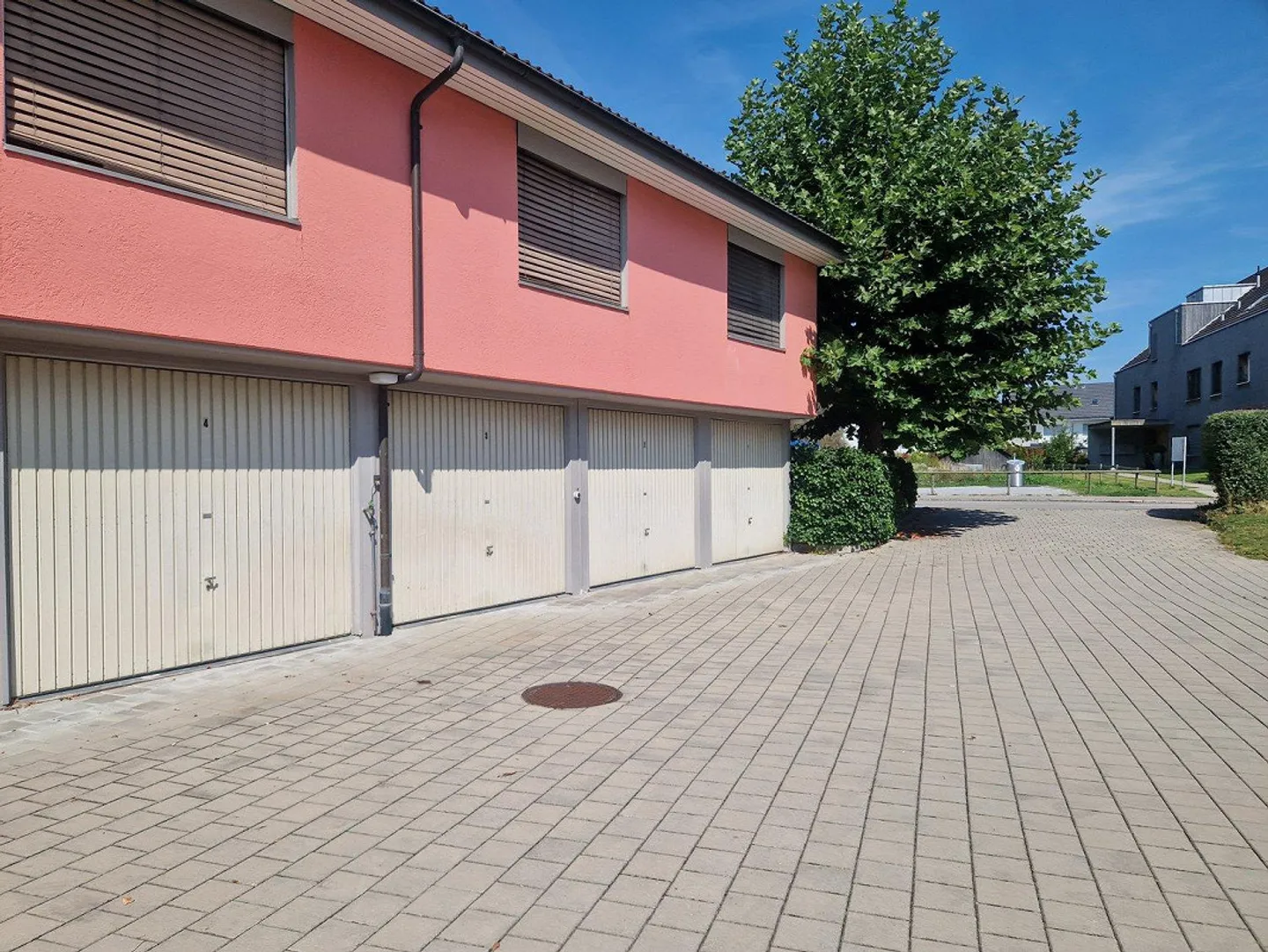 Geräumige Garage zu Vermieten in Erlen - Foto 1 von 4