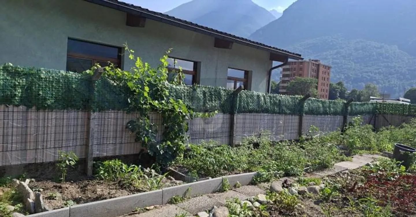 SOLEGGIATO CON BELLA VISTA LIBERA - Foto 4 di 6