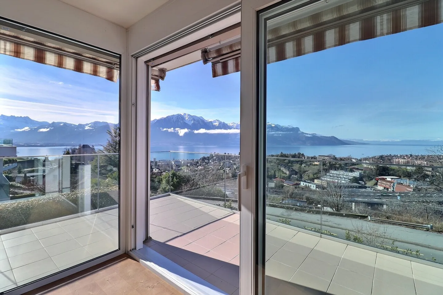 Wunderschöne 5,5 Zimmer mit atemberaubendem Blick auf den See und die Alpen - Foto 4 von 15