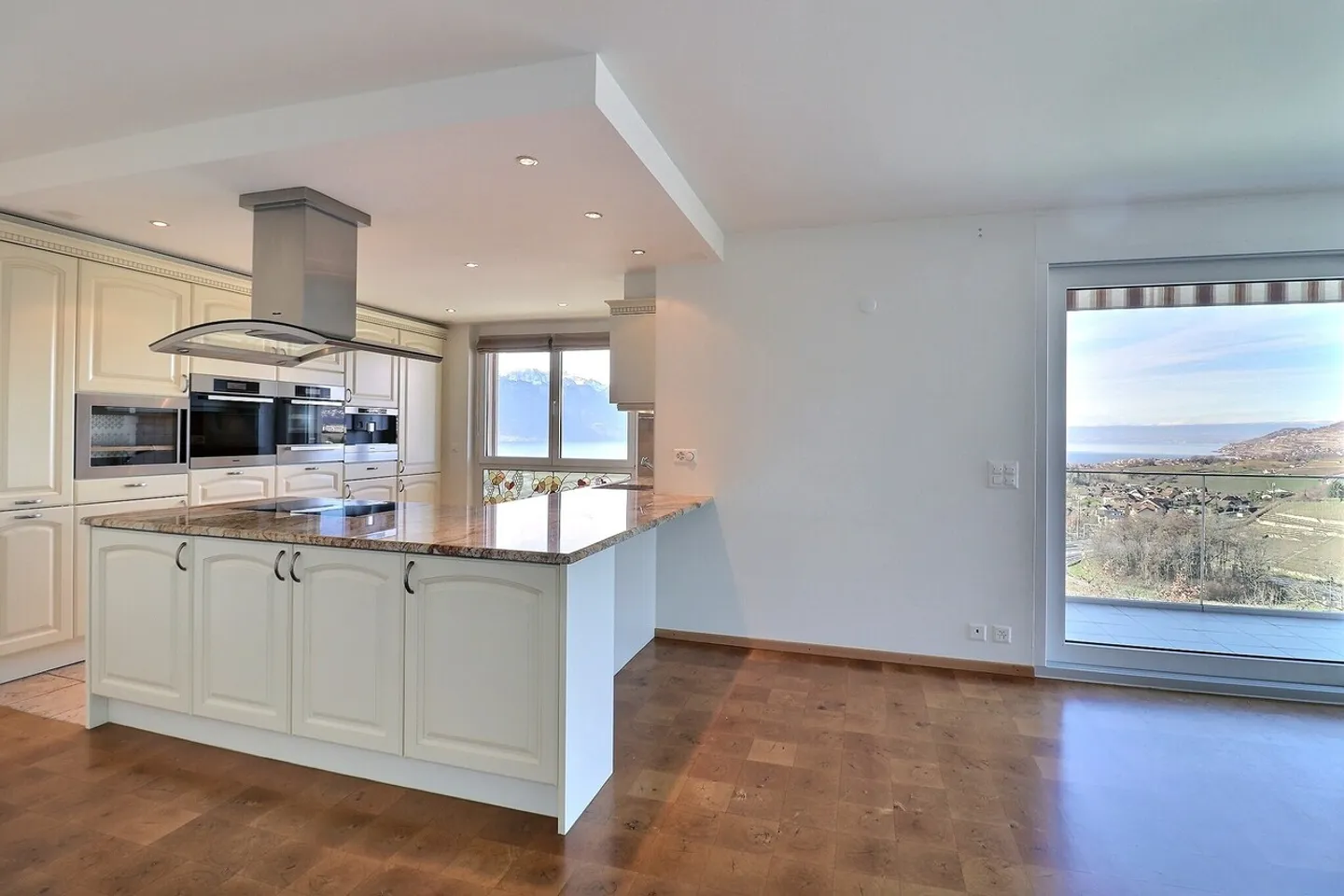 Wunderschöne 5,5 Zimmer mit atemberaubendem Blick auf den See und die Alpen - Foto 5 von 15