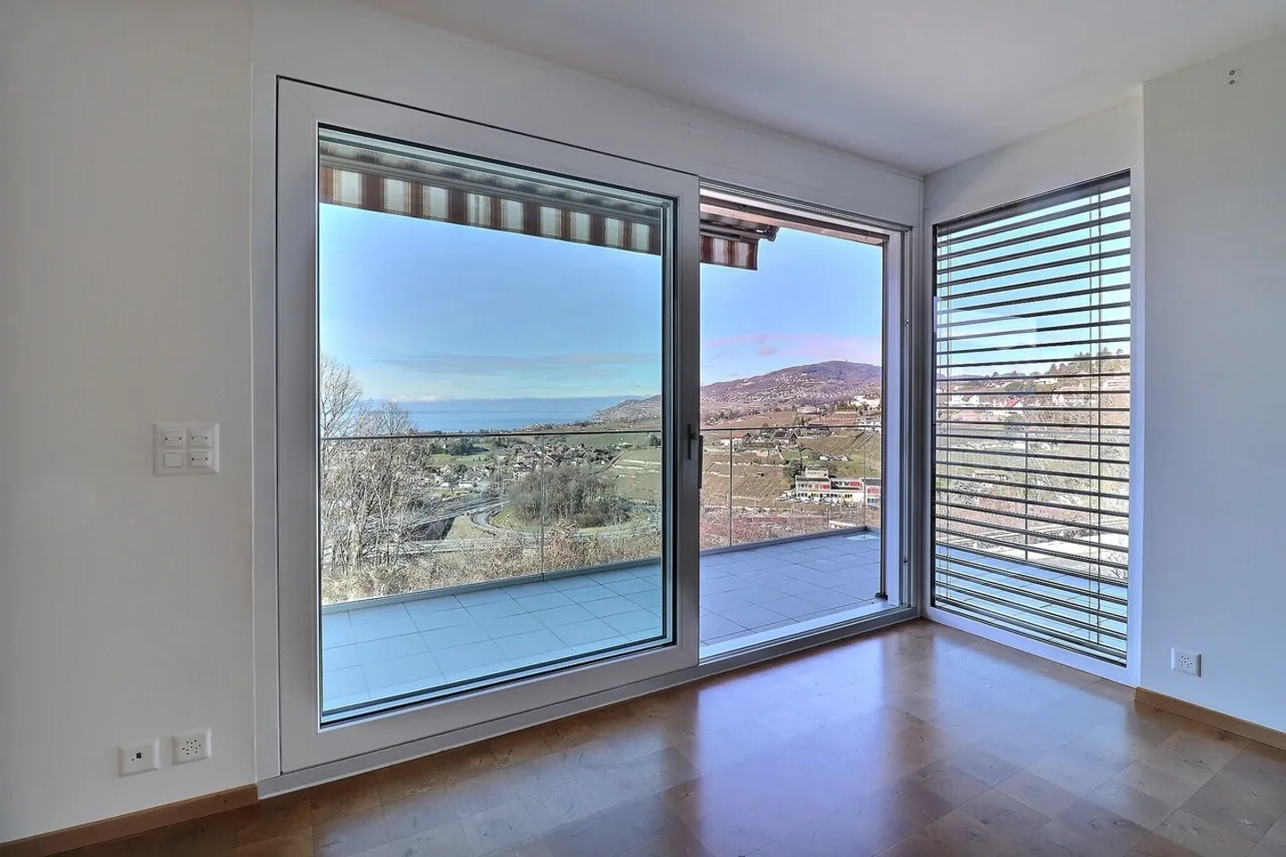 Wunderschöne 5,5 Zimmer mit atemberaubendem Blick auf den See und die Alpen - Foto 8 von 15