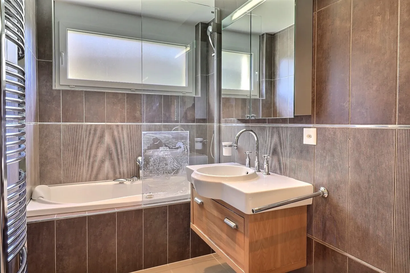 Wunderschöne 5,5 Zimmer mit atemberaubendem Blick auf den See und die Alpen - Foto 10 von 15