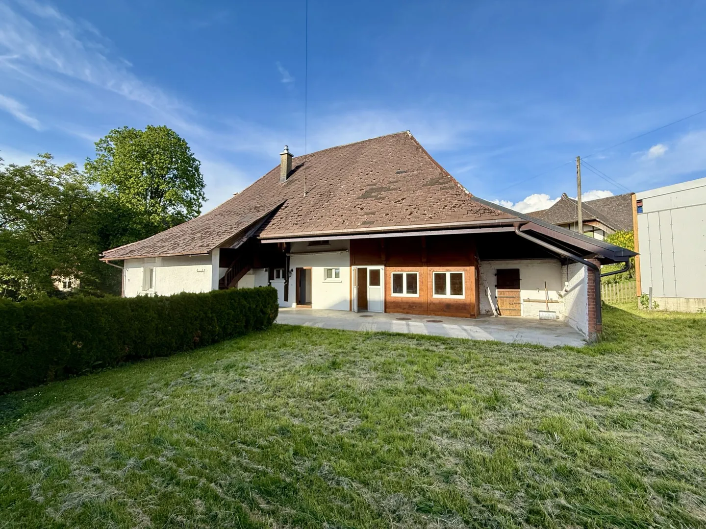 Maison à haut plafond de 3,5 pièces soigneusement rénovée à Seeberg - Photo 1 sur 11