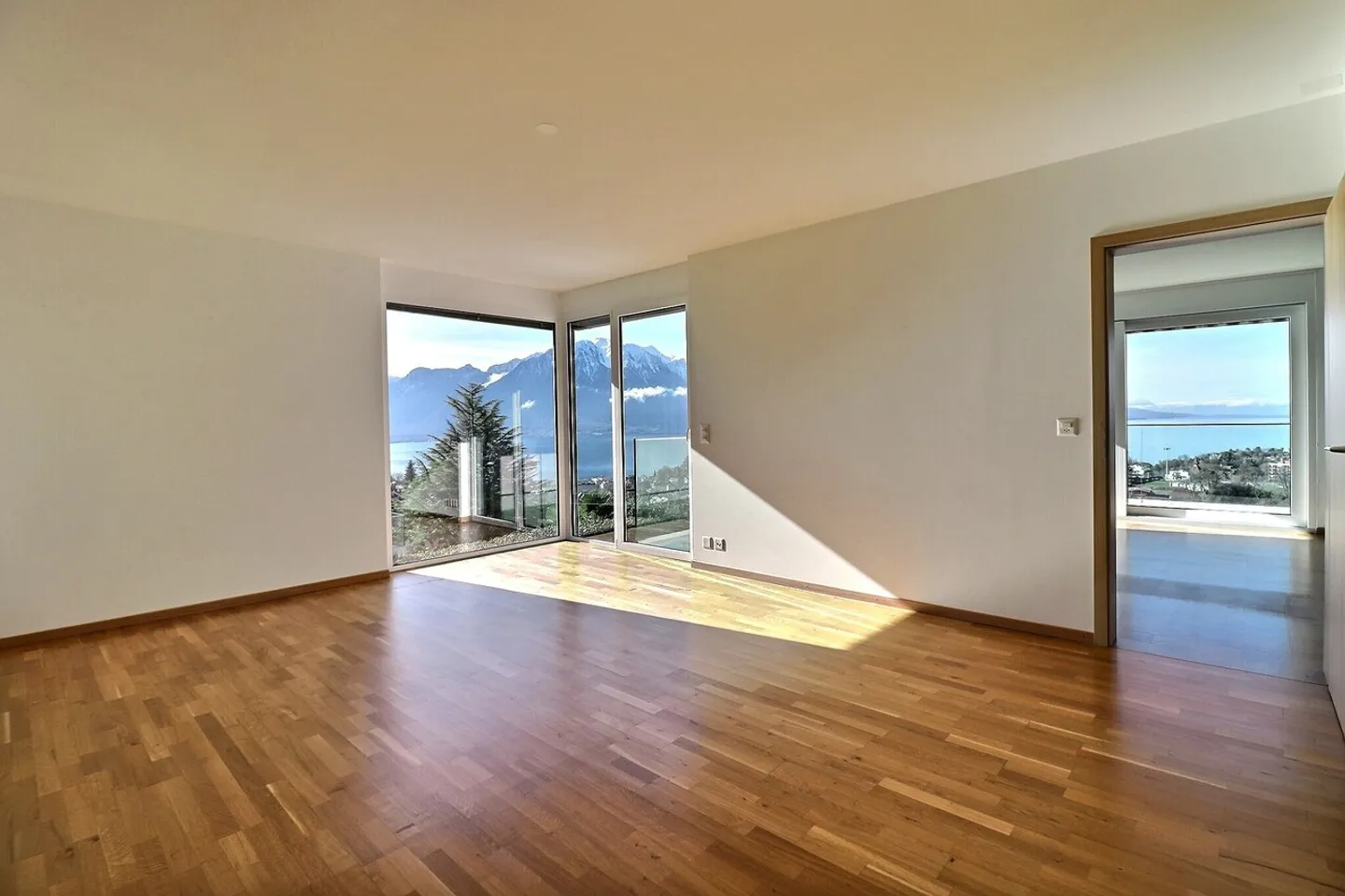 Wunderschöne 5,5 Zimmer mit atemberaubendem Blick auf den See und die Alpen - Foto 9 von 15