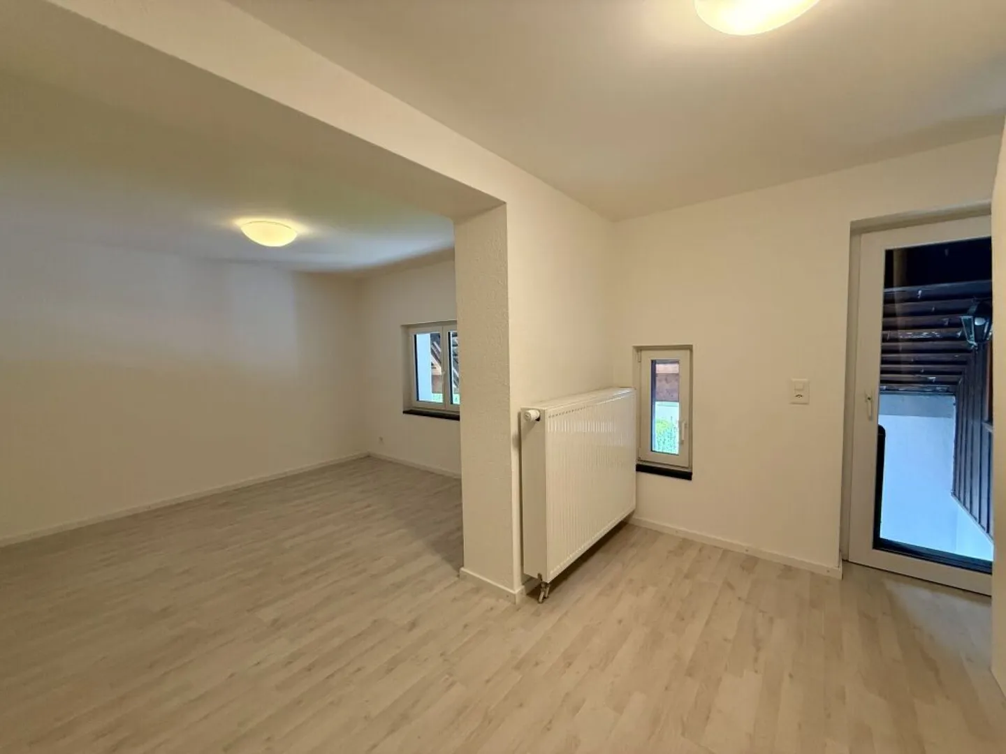 Maison à haut plafond de 3,5 pièces soigneusement rénovée à Seeberg - Photo 7 sur 11