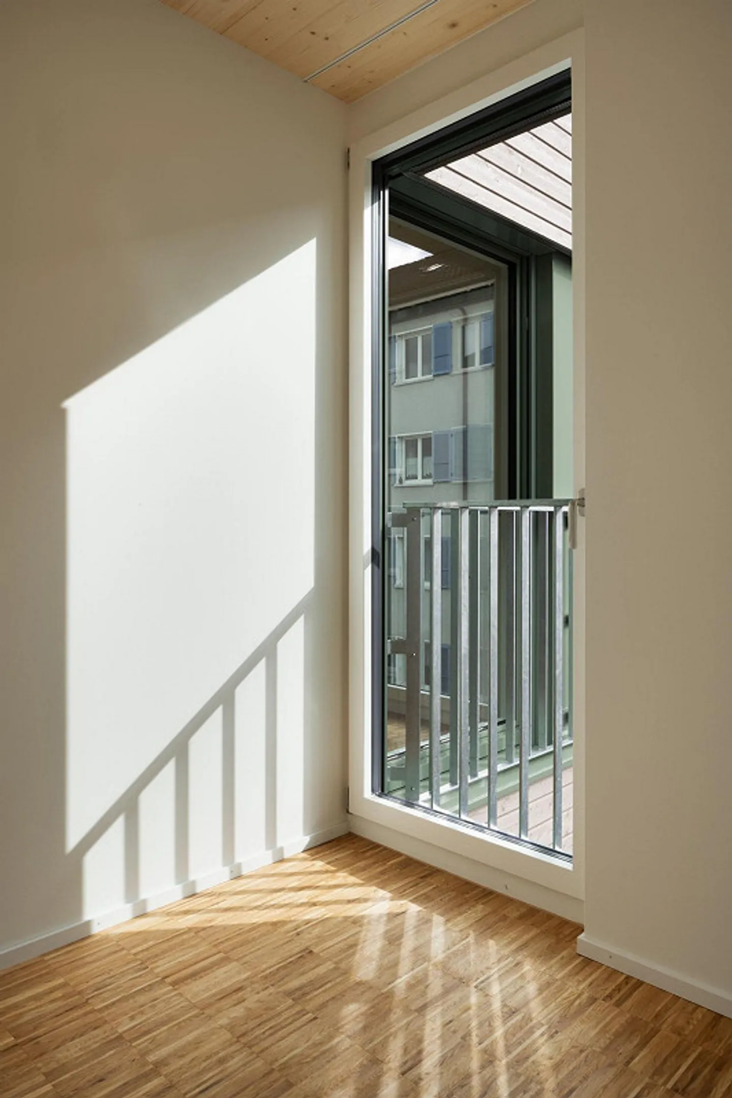 Moderne Wohnung mit grossem Balkon - Foto 7 von 9