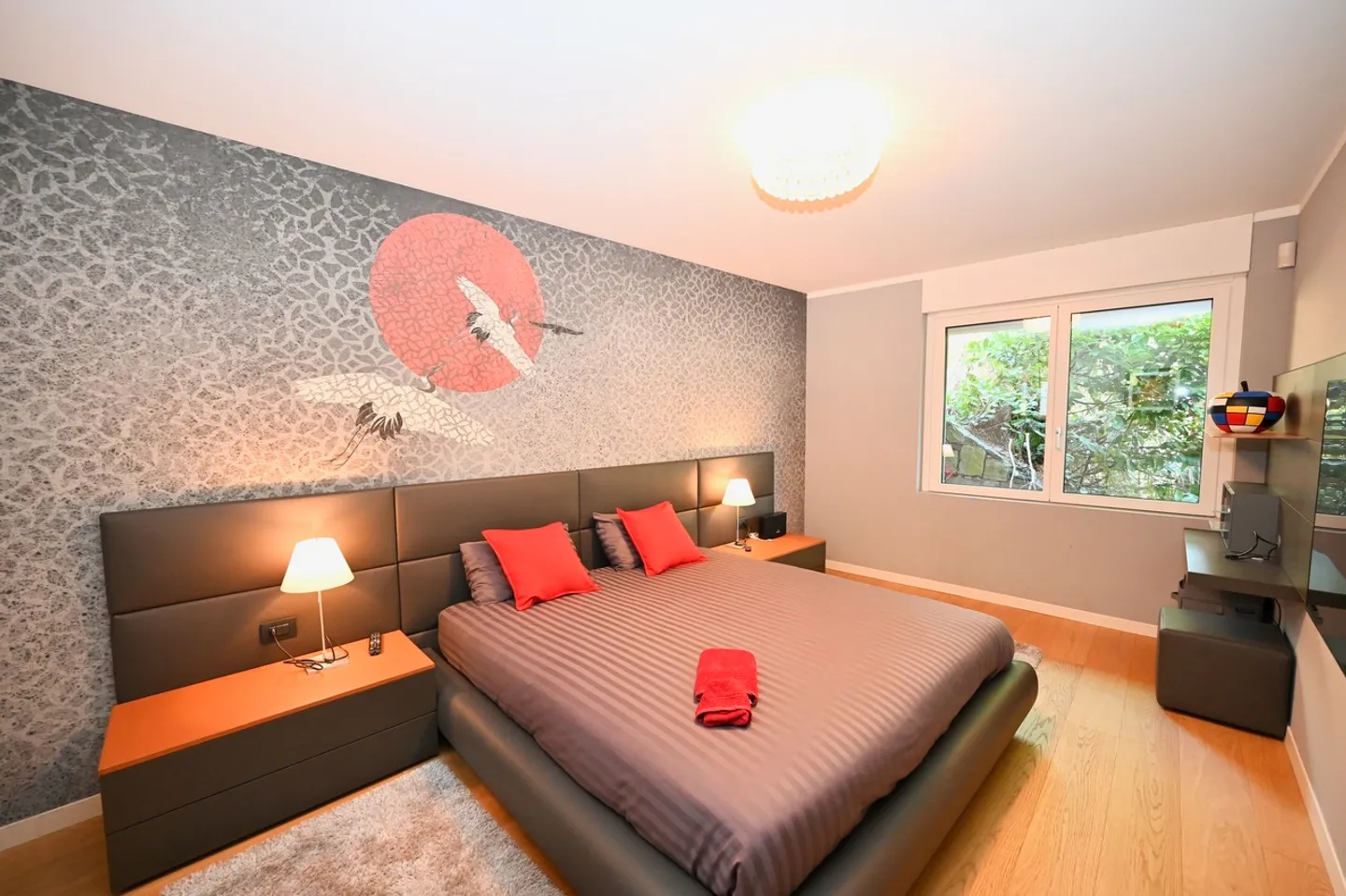 Exklusive Luxusvilla mit Innenpool und Seeblick - Foto 17 von 23