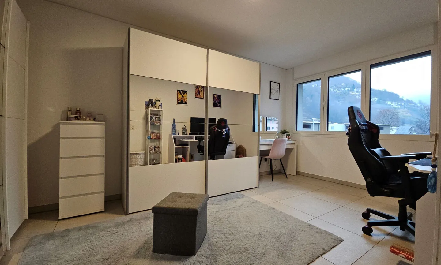 APPARTAMENTO 3.5 LOCALI ULTIMO PIANO - Foto 10 di 12