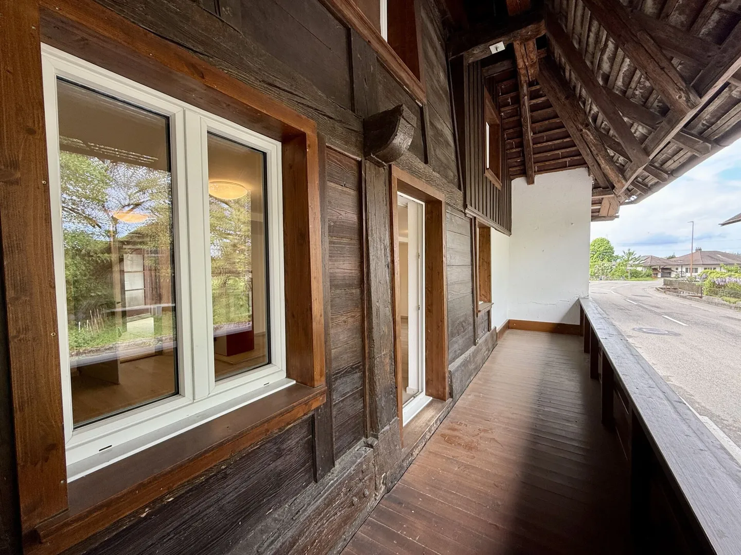 Maison à haut plafond de 3,5 pièces soigneusement rénovée à Seeberg - Photo 10 sur 11