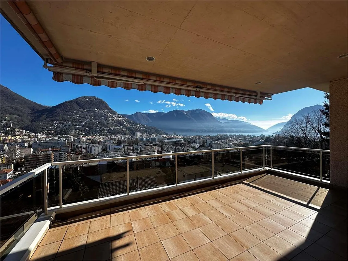 Réf. 2645 Résidence Élégante de 400 m² avec Vue sur le Lac à Lugano - Photo 1 sur 13