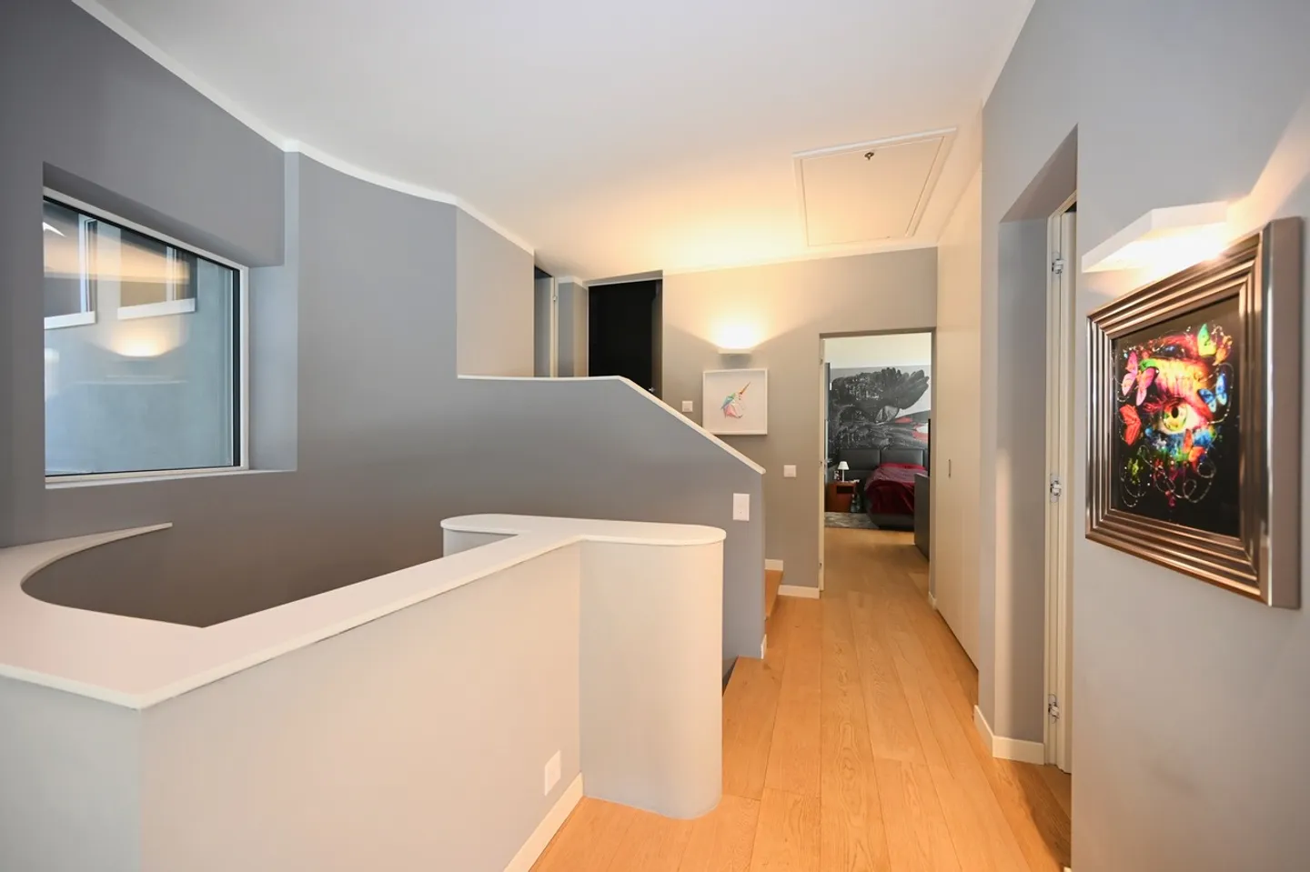 Exklusive Luxusvilla mit Innenpool und Seeblick - Foto 10 von 23
