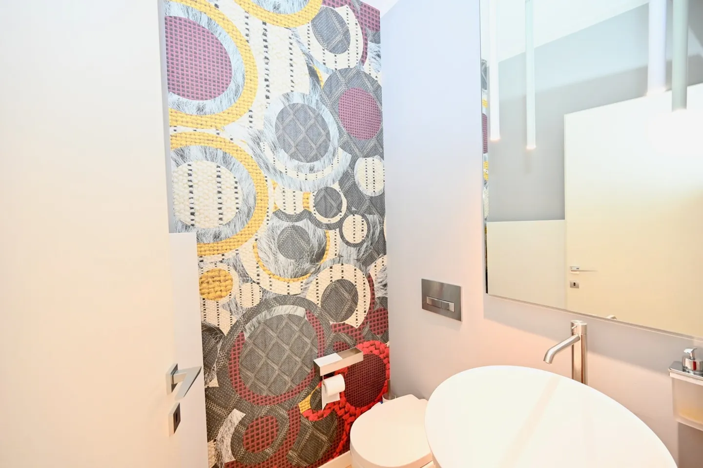 Exklusive Luxusvilla mit Innenpool und Seeblick - Foto 11 von 23