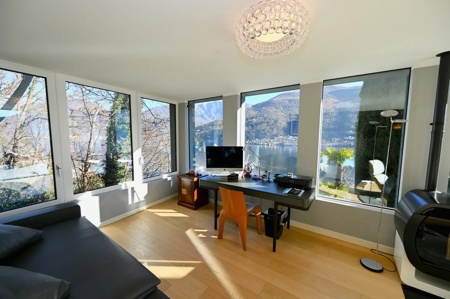 Exklusive Luxusvilla mit Innenpool und Seeblick - Foto 14 von 23