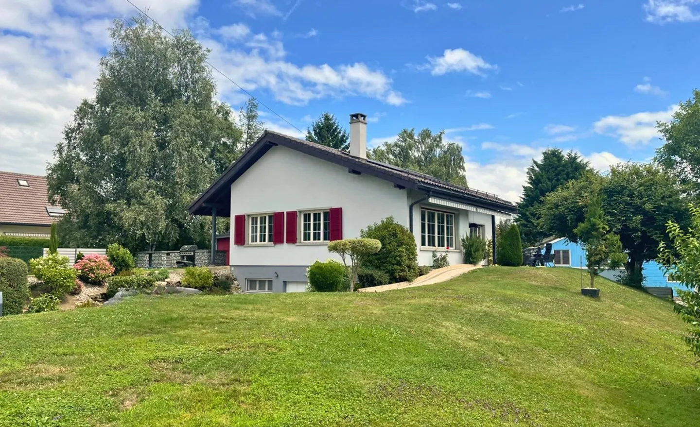 Single-family house with 6 rooms - Photo 1 of 11