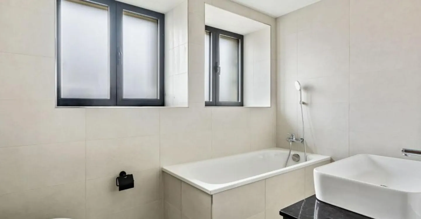 Courtelary, magnificent 4.5 room apartment on the ground floor - Photo 9 of 11
