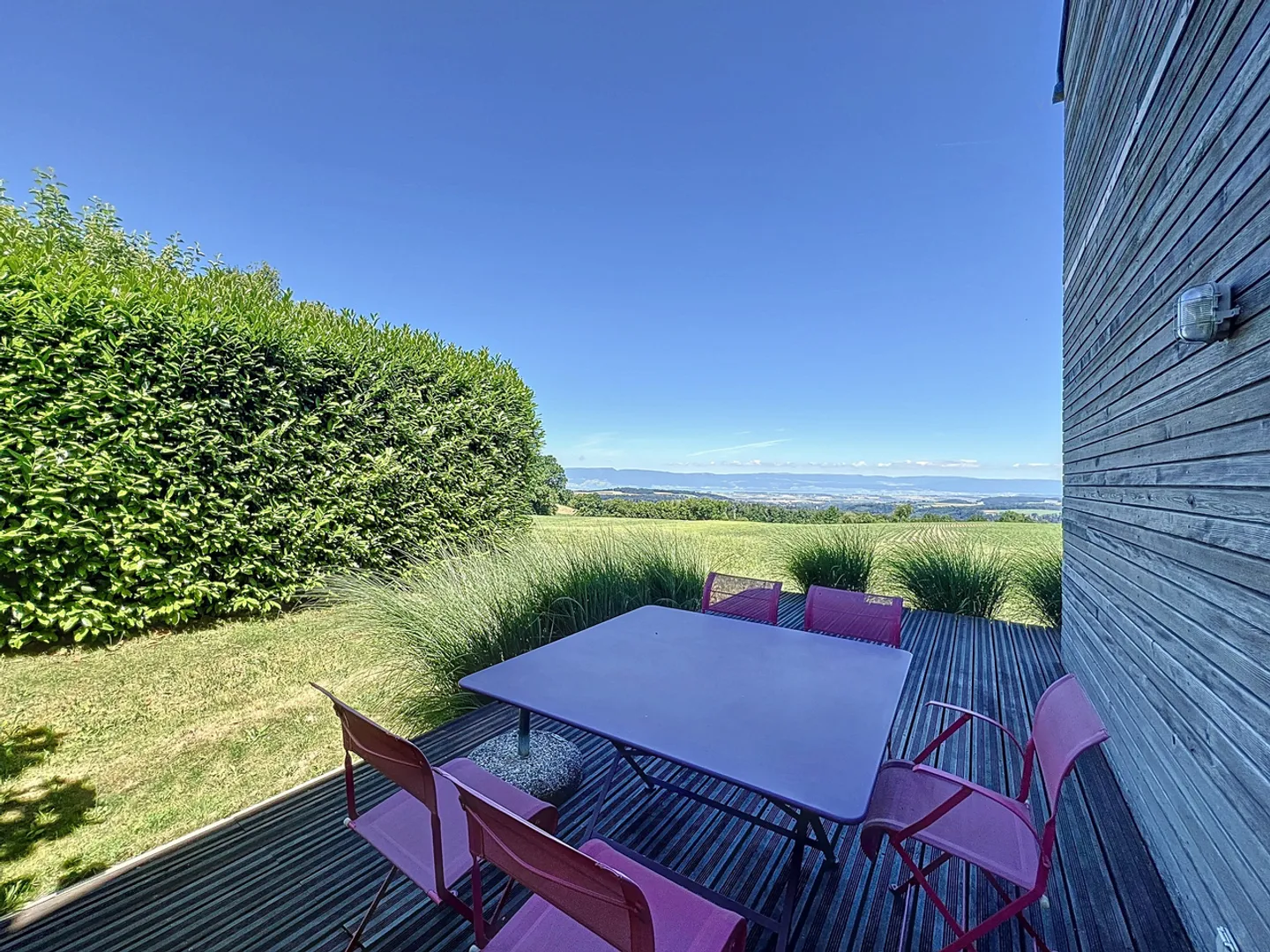 Contemporary Villa with Garden - Photo 4 of 13
