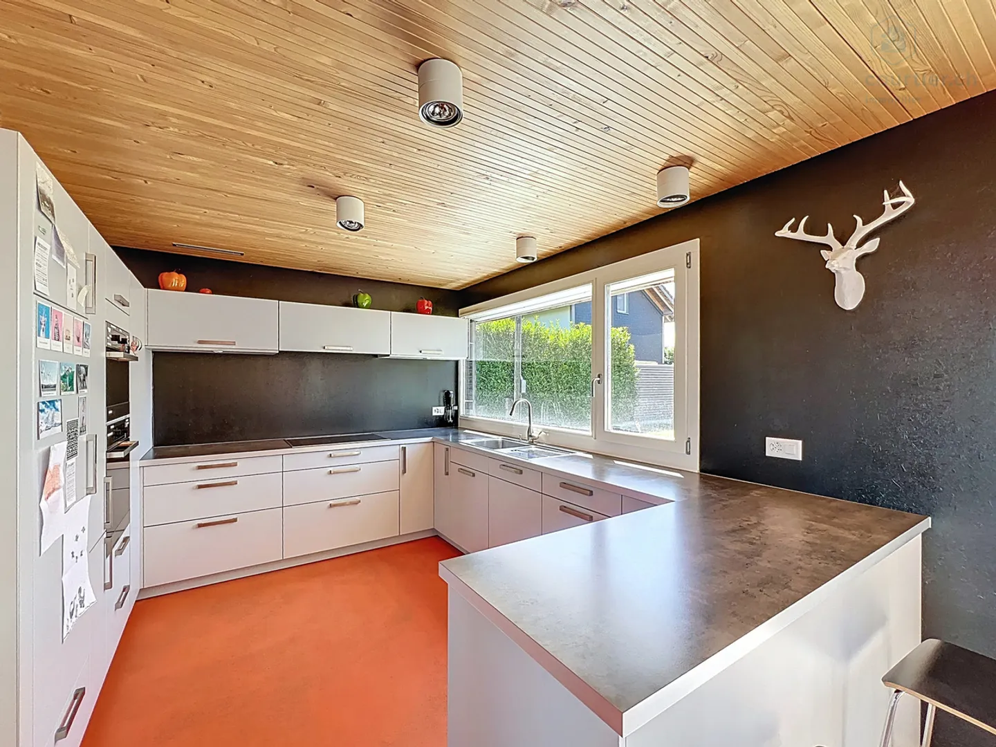 Contemporary Villa with Garden - Photo 7 of 13