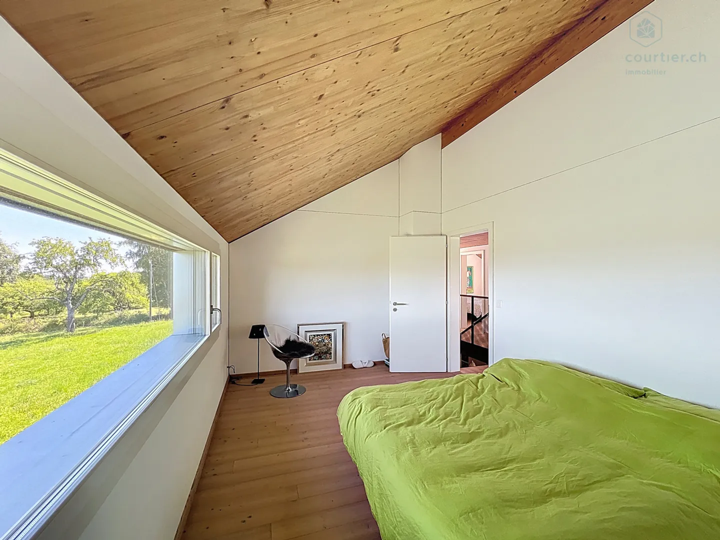 Contemporary Villa with Garden - Photo 13 of 13