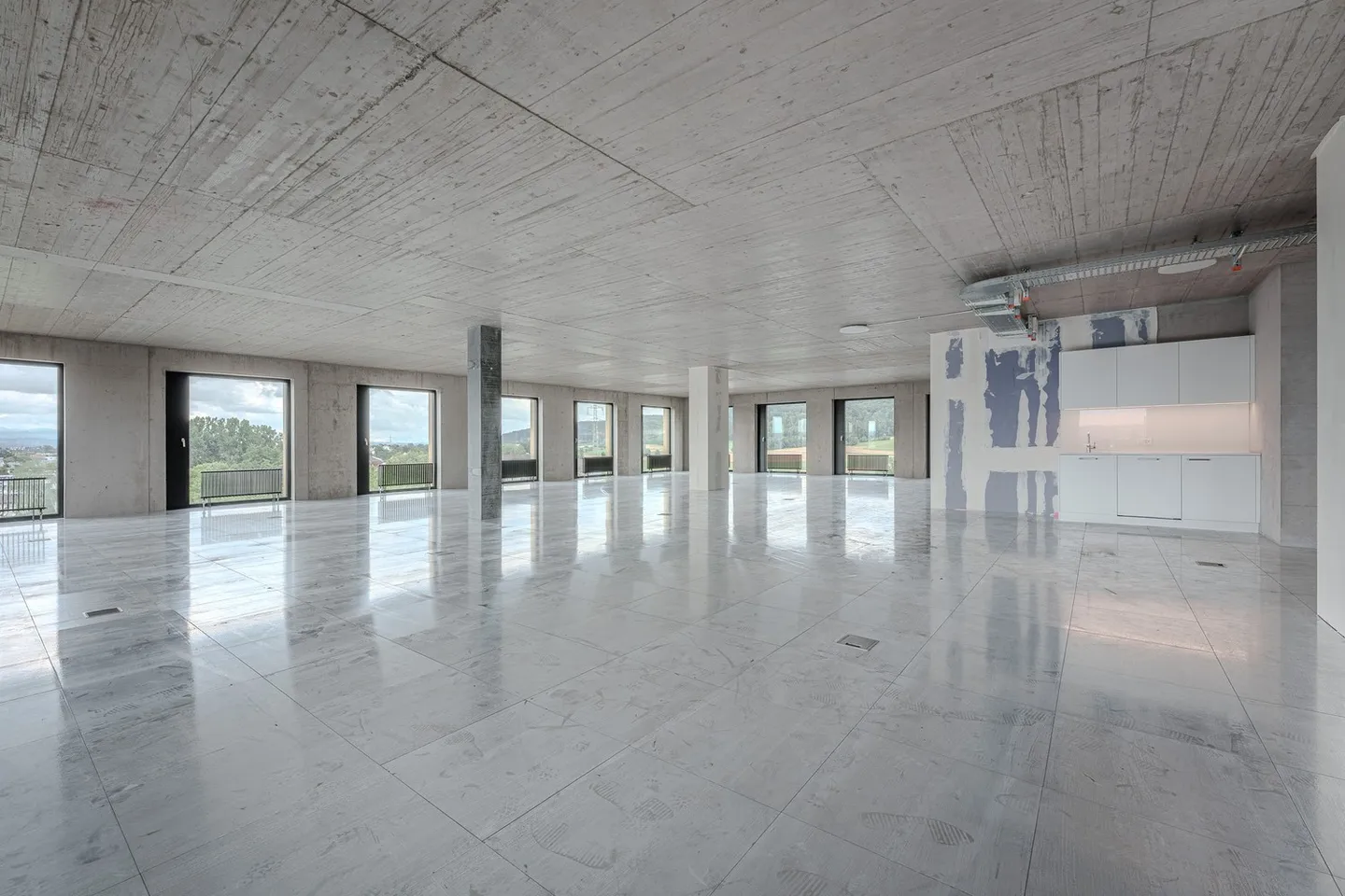 Spazio ufficio moderno - Foto 6 di 11