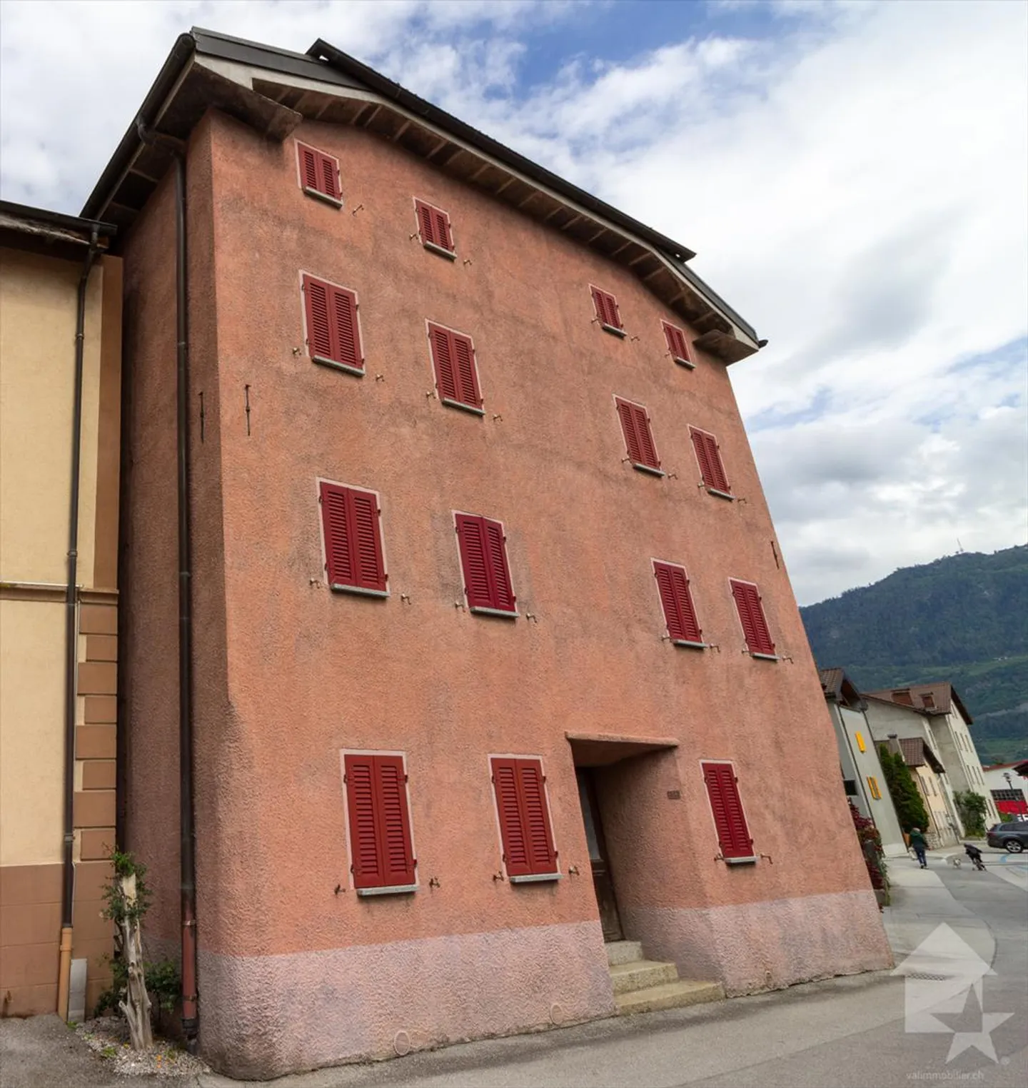 Maison villageoise à rénover entièrement - Photo 1 sur 8