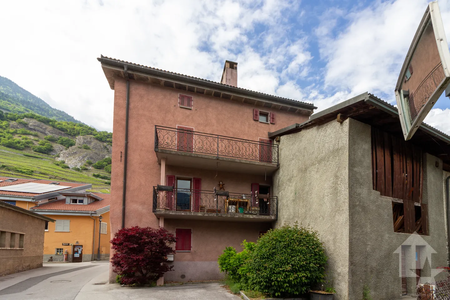 Maison villageoise à rénover entièrement - Photo 3 sur 8