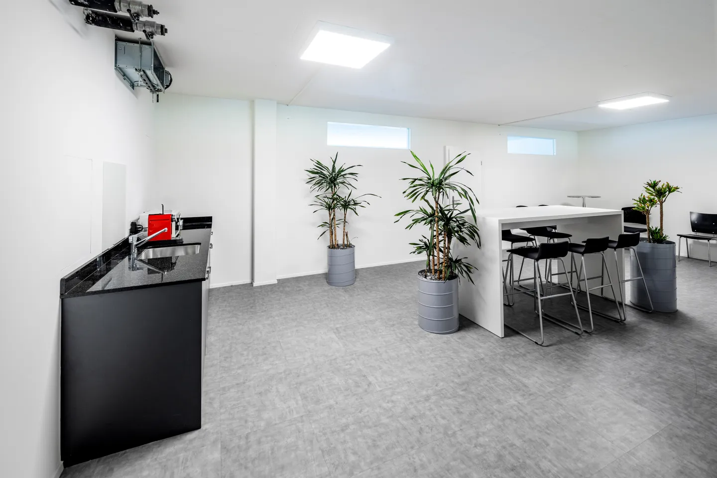 Office space for rent - Photo 3 of 4