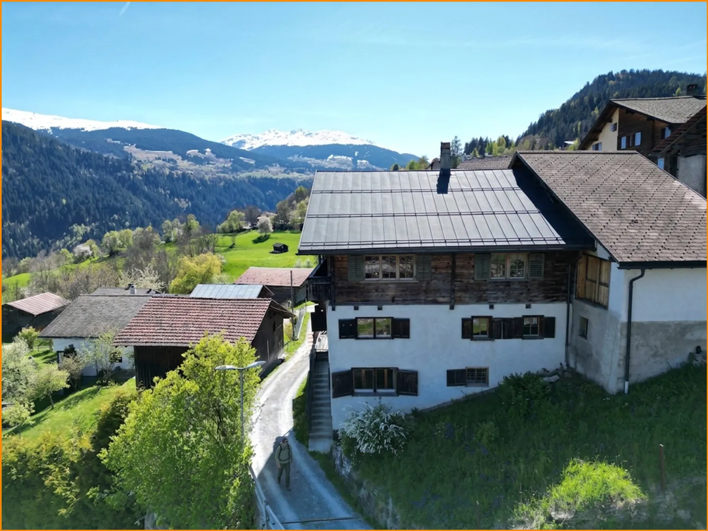Renovated 5-room apartment in the ski area. - Photo 3 of 13