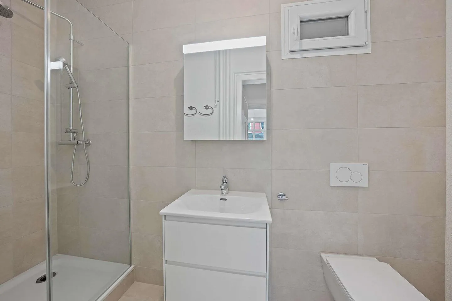 Incantevole appartamento di 4,5 stanze appena ristrutturato e pronto per essere abitato - Foto 3 di 14