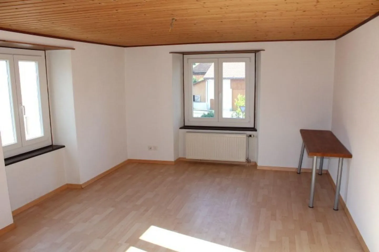 Apartment in the heart of a village - Photo 2 of 6