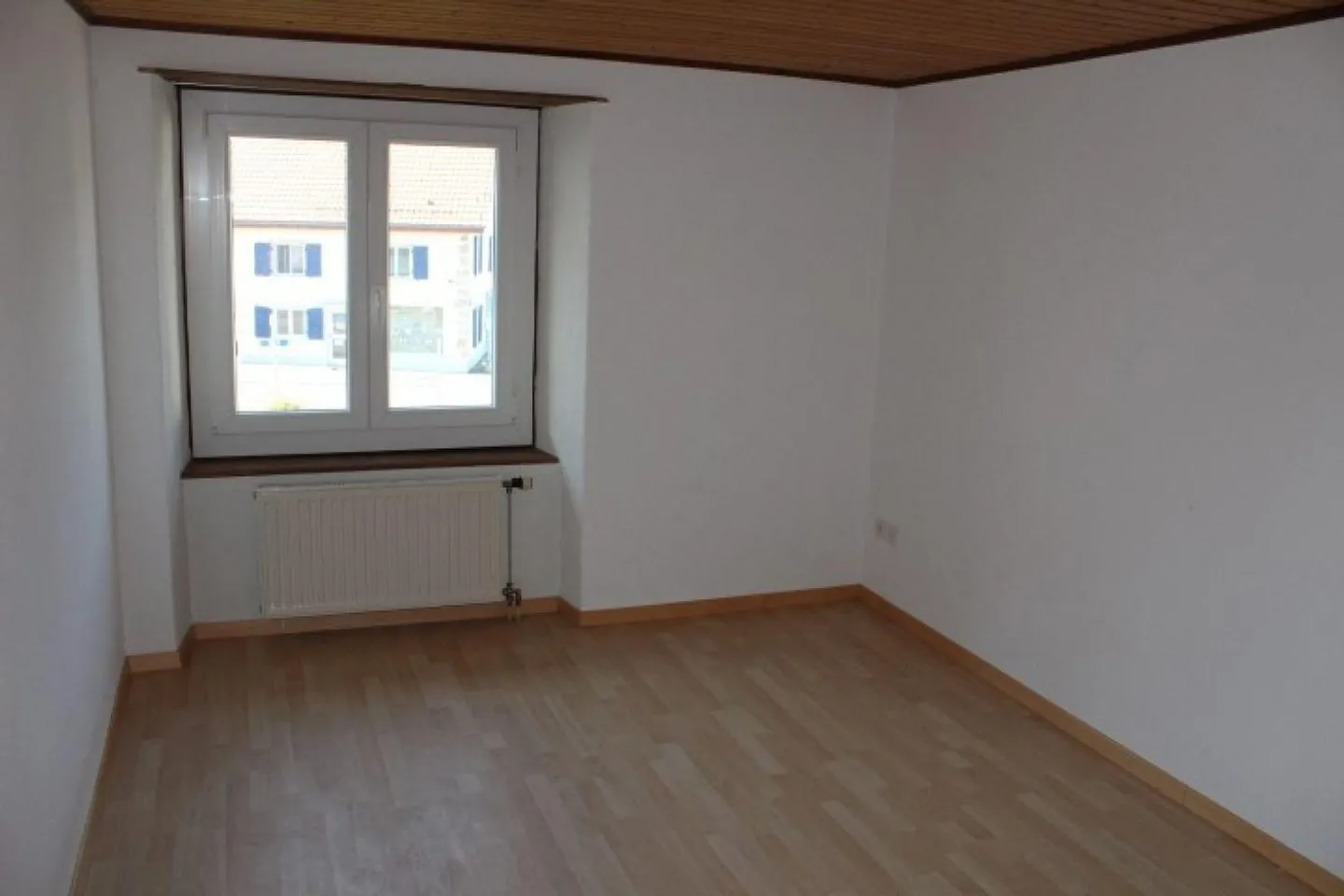 Apartment in the heart of a village - Photo 3 of 6