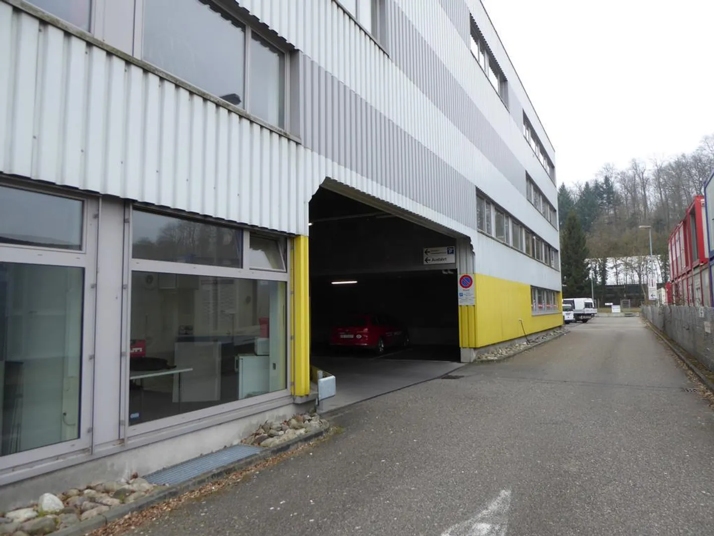 Posto auto in affitto - Foto 2 di 2