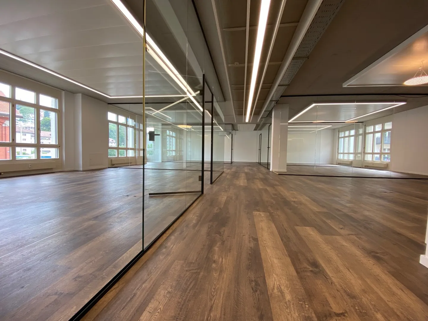 *** Superbe espace de bureau dans un emplacement central *** - Photo 2 sur 8