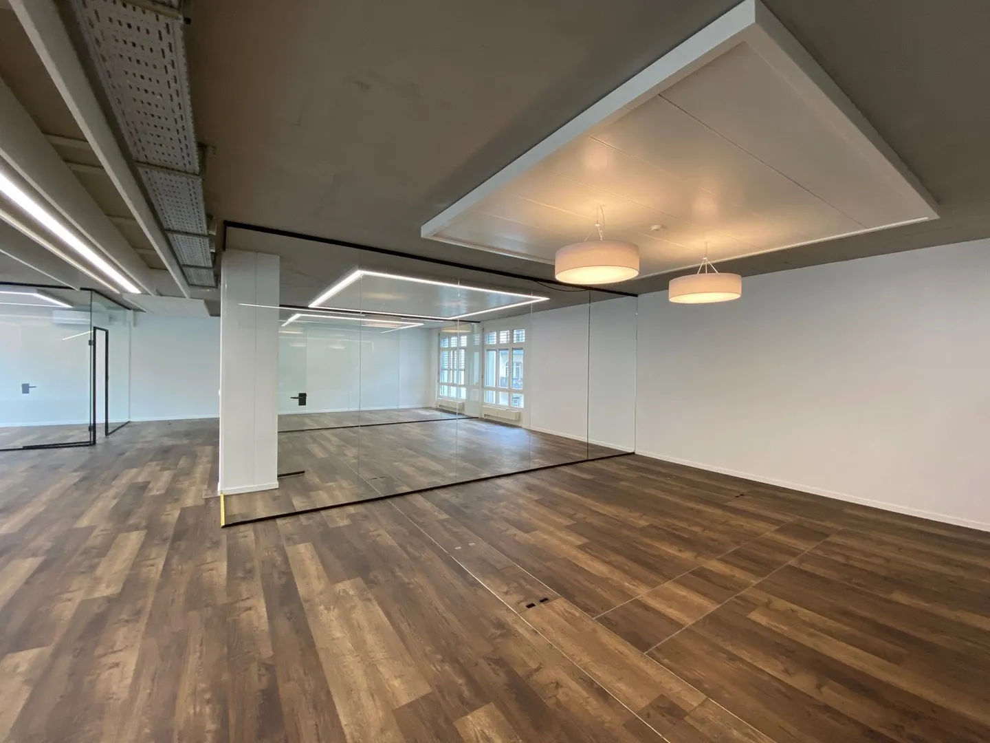 *** Superbe espace de bureau dans un emplacement central *** - Photo 5 sur 8