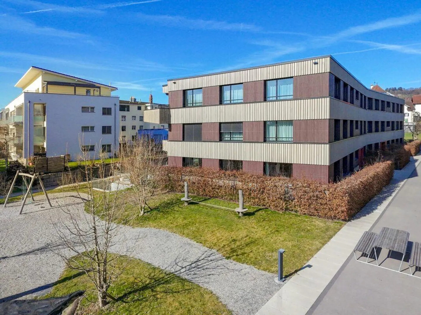 Appartamento giardino moderno e soleggiato di 4 ½ locali con grande terrazza (procedura d'asta) - Foto 1 di 12