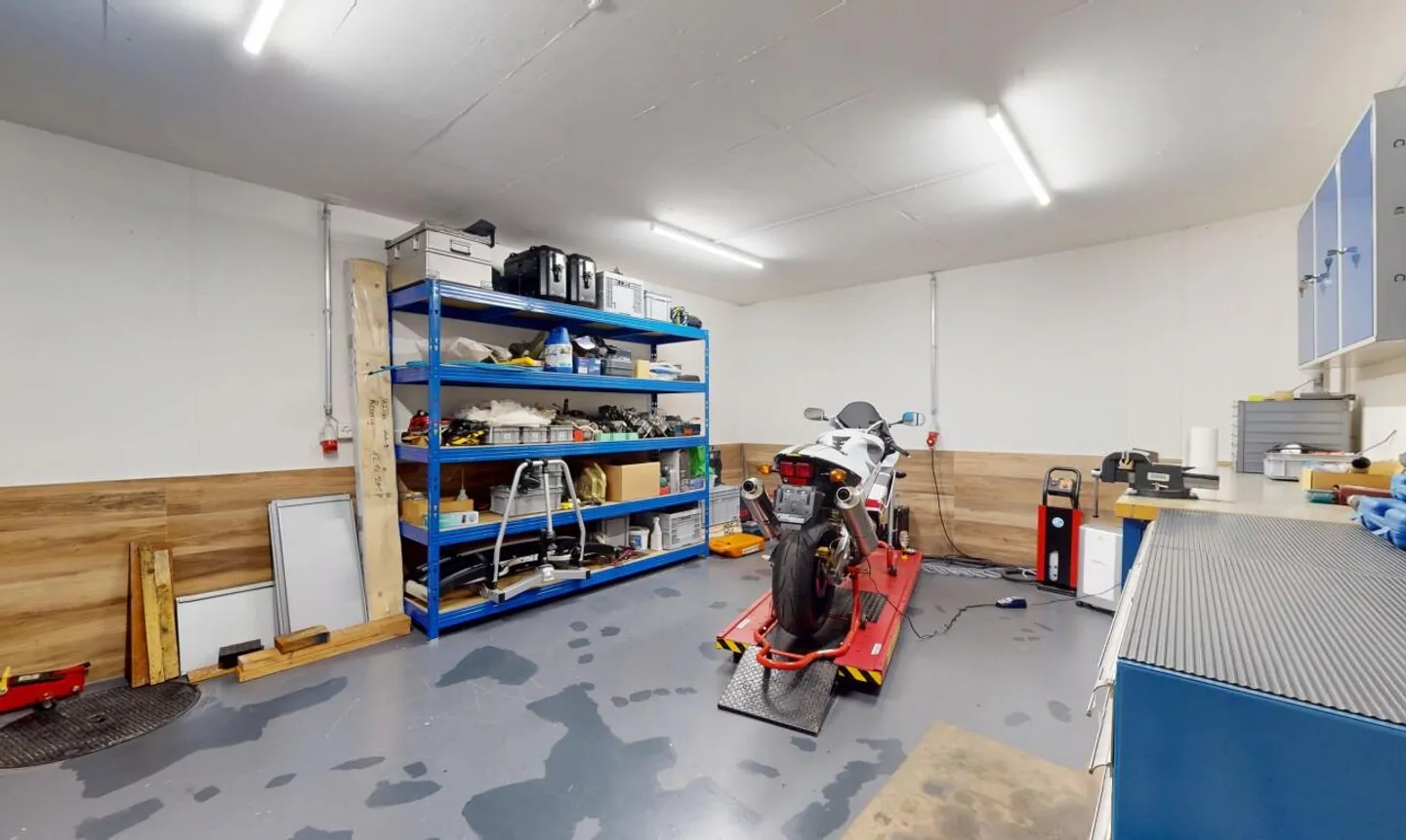 13 Minutes from Winterthur - 3 Garage Spaces and Workshop - Photo 9 of 13