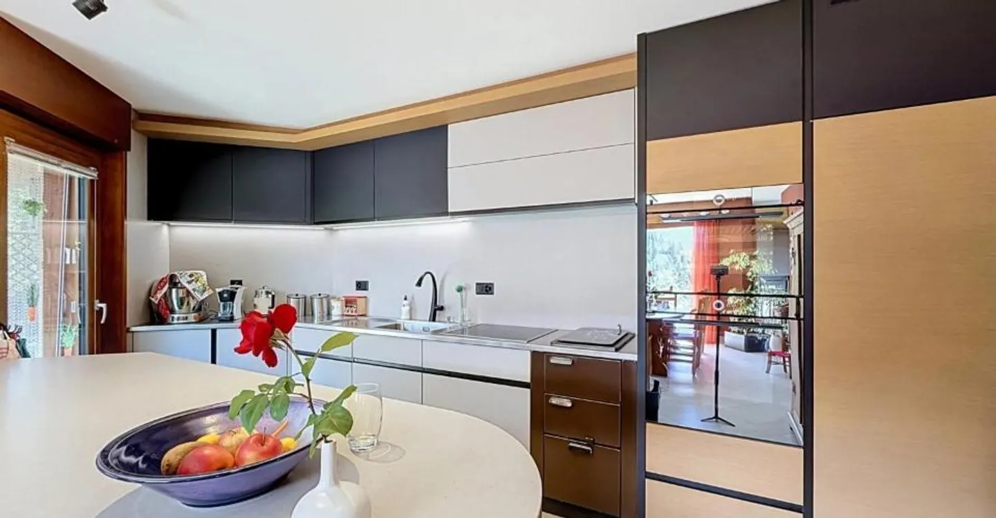 Charming family villa with covered terrace and exceptional view - Photo 2 of 11