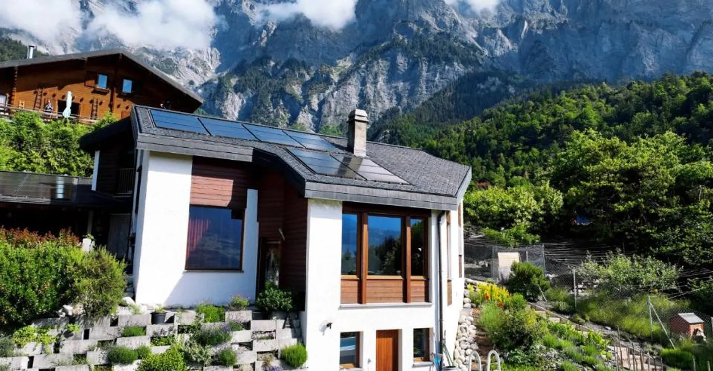 Charming family villa with covered terrace and exceptional view - Photo 1 of 11