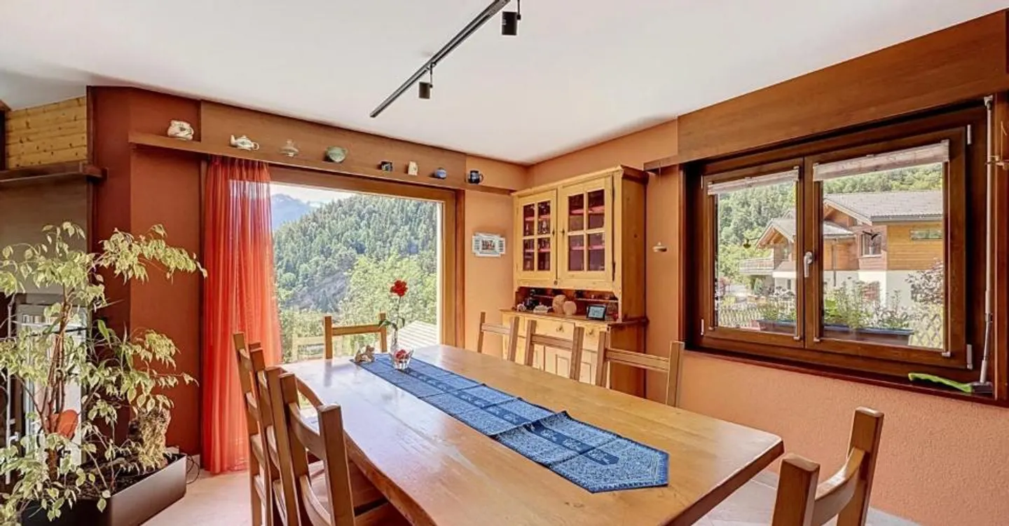 Charming family villa with covered terrace and exceptional view - Photo 3 of 11