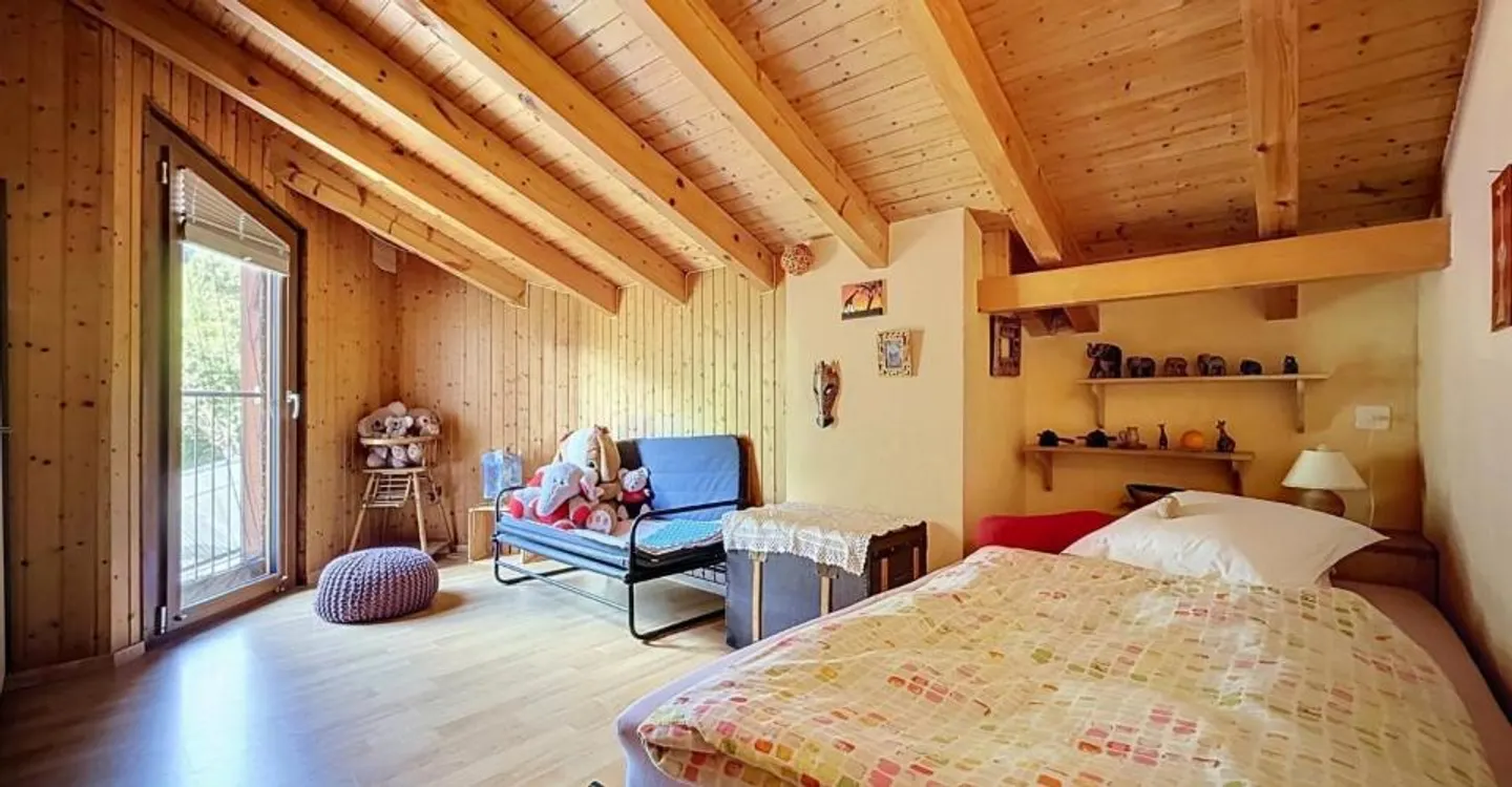 Charming family villa with covered terrace and exceptional view - Photo 9 of 11