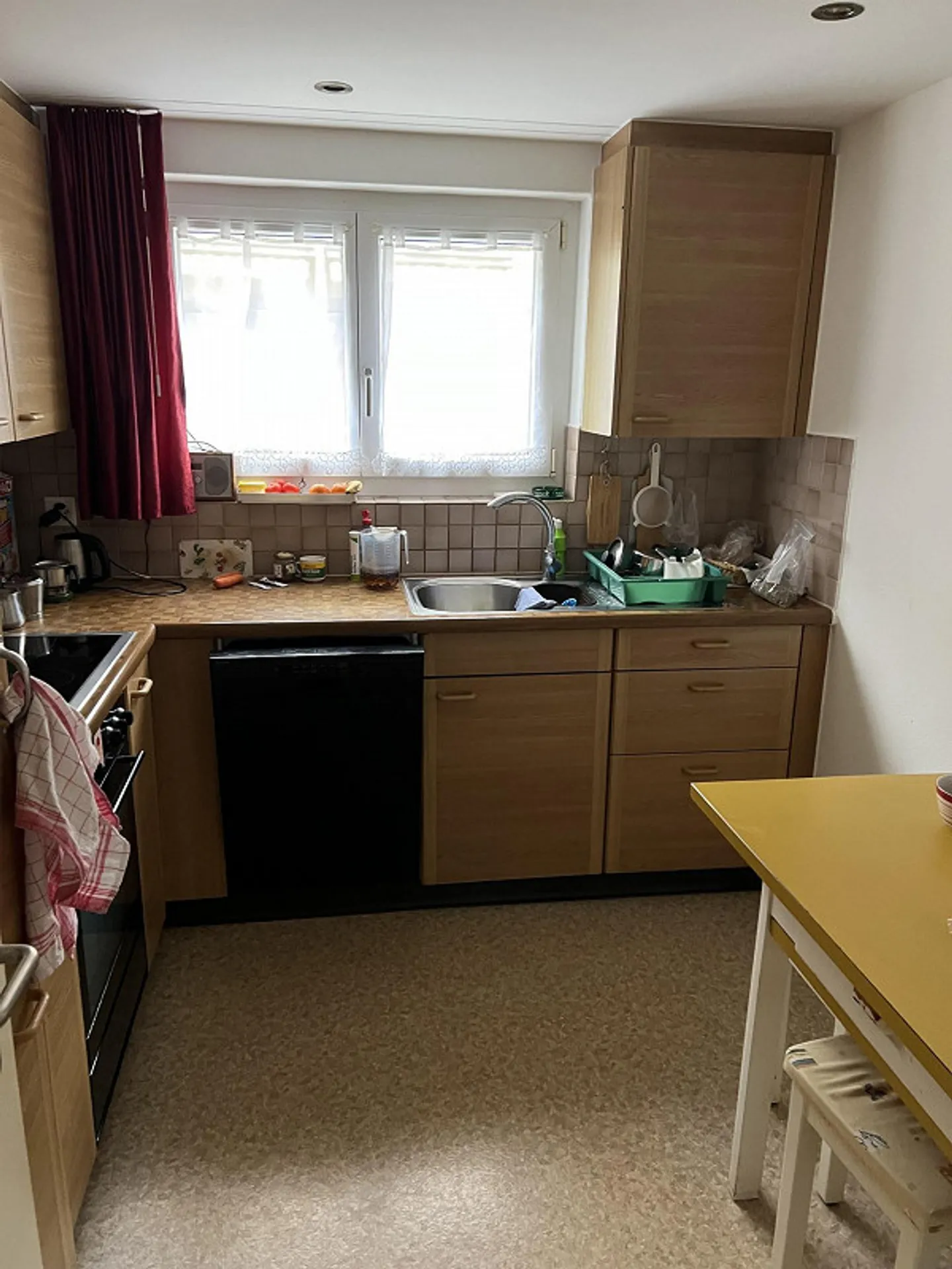 Beautiful 4-room apartment for rent in Schwanden - Photo 2 of 9