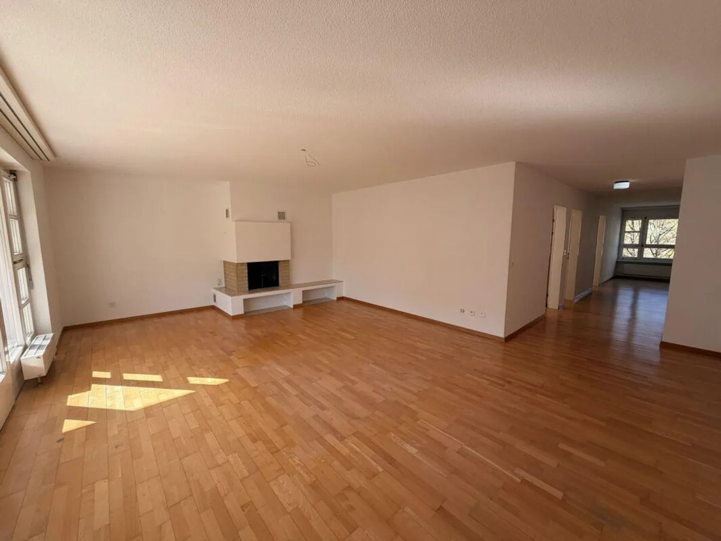 Appartamento affascinante e adatto alle famiglie con 4.5 stanze nella migliore posizione residenziale - Foto 2 di 9