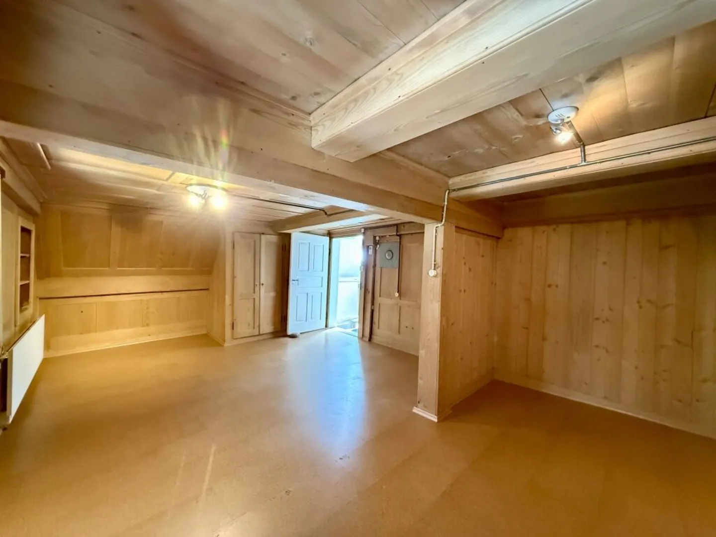 Charmante maison jumelée à haut plafond avec un grand potentiel d'extension - Photo 6 sur 8