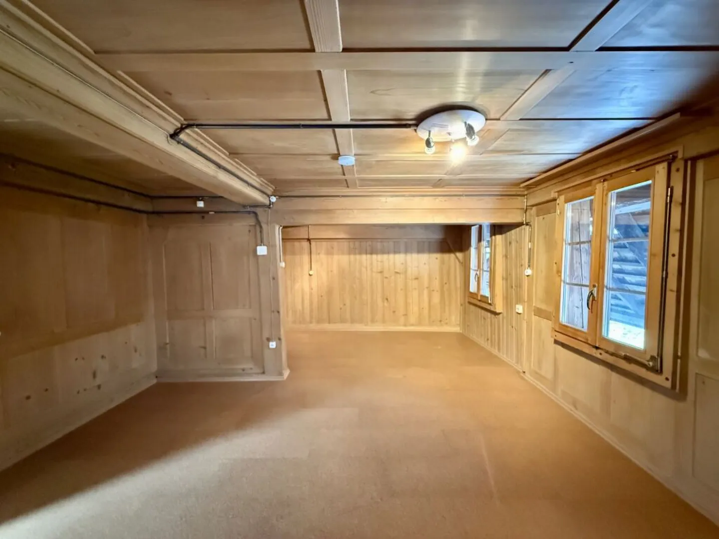 Charmante maison jumelée à haut plafond avec un grand potentiel d'extension - Photo 7 sur 8